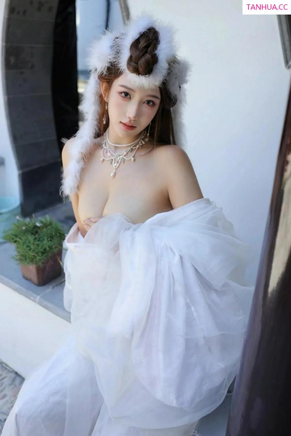   [XiuRen]高清写真图 2025.10.09 No.10843 金允希Yuki 低胸长裙第47张图片